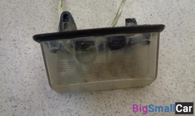 Фонарь подсветки номера от Pontiac Vibe 2002-2008 - купить Саратове