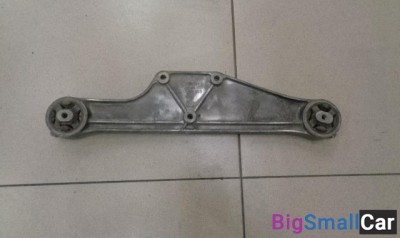 Кронштейн редуктора от Audi A4 B7 2004-2007