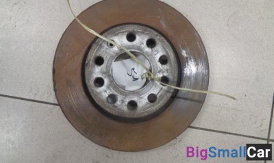 Диск тормозной передний от Volkswagen Golf 6 2008-2013