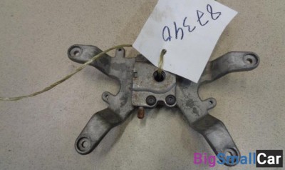 Кронштейн рулевой колонки от Ford Escape 2000-2006