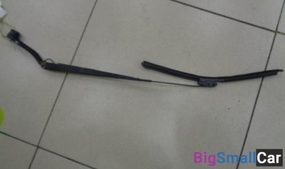 Поводок стеклоочистителя передний правый от Kia Sorento 2002-2009