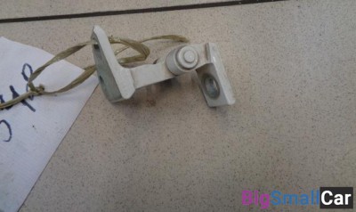 Петля двери задней правой верхняя от Volkswagen Passat B6 2005-2010