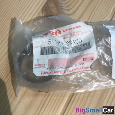 Втулка направляющая SUZUKI 51121-38A00 Втулка направляющая SUZUKI 51121-38A00